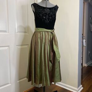 JS Boutique Victorian beaded black & green iridescent party evening dress 10